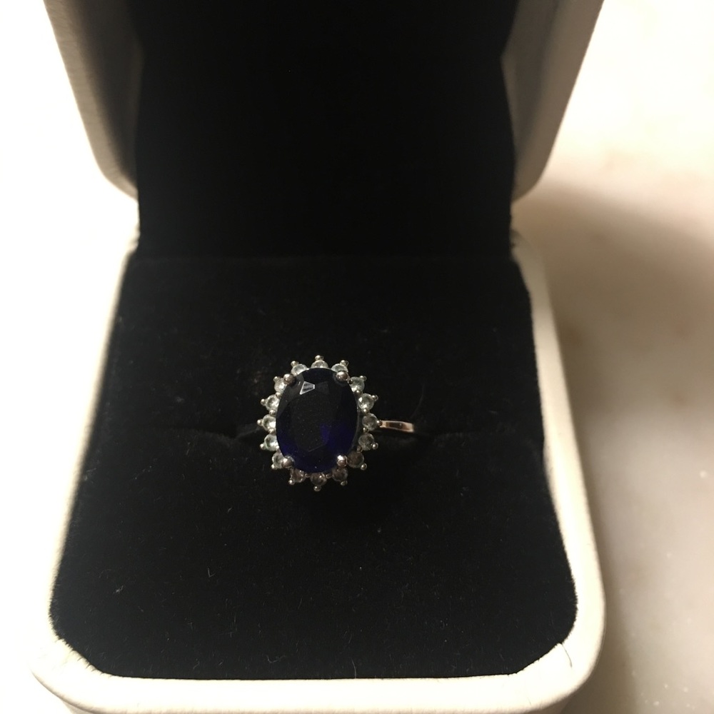 Small Kate Middleton style ring, s silver and cz